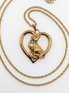 Vintage Avon Gold Tone Cat in Heart Pendant Necklace Blue Rhinestone Collar BB17